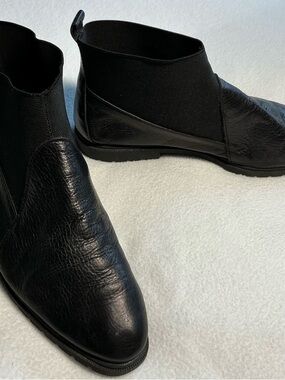 AEROSOLES Black Leather Ankle Boots 6 1/2